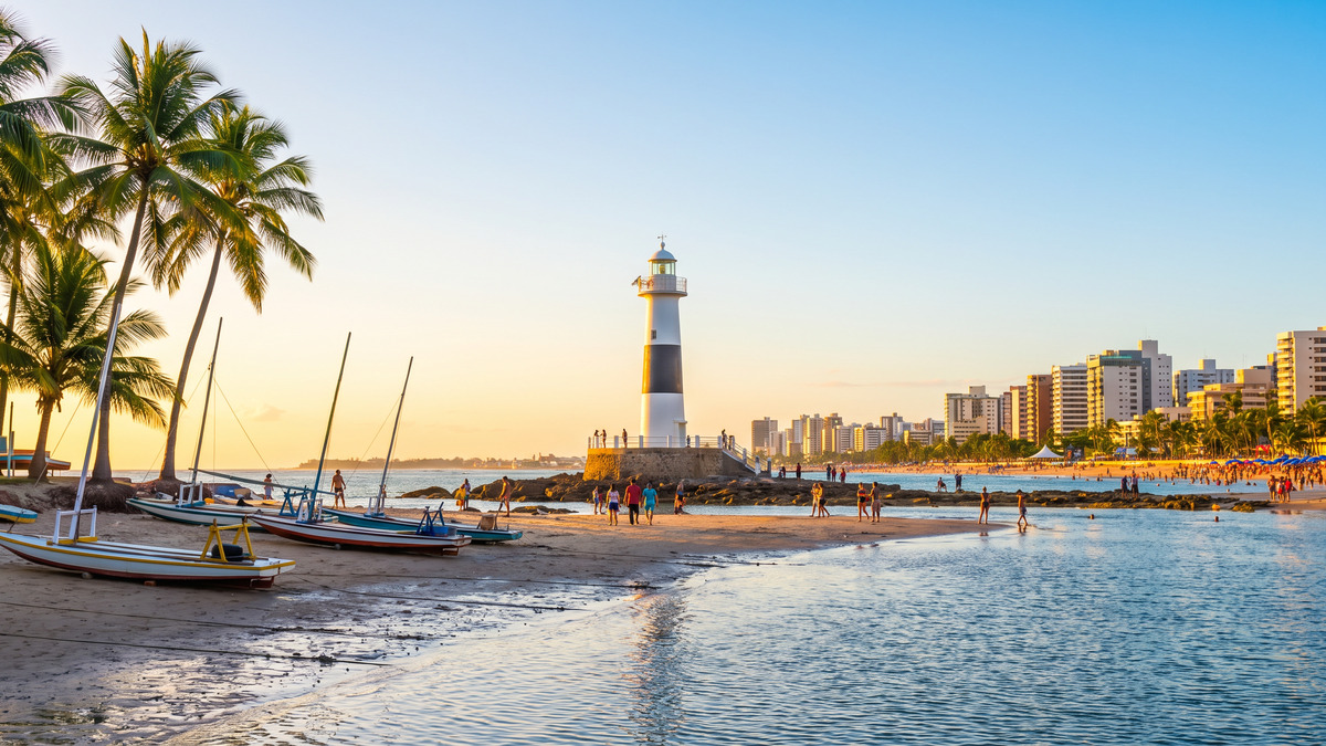 Farol da Ponta Verde, em Maceió (AL), cidade-sede do concurso. Imagem gerada por inteligência artificial.